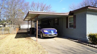 1304 Phillips St, Cleburne, TX 76033 - photo 5