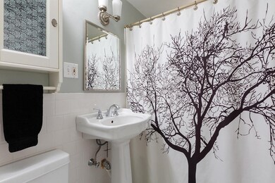 Warwick Condos unit 242, Brookline, MA 02446 - photo 7