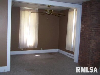 930 Pulaski St, Lincoln, IL 62656 - photo 6