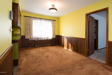 520 5th Ave S Crookston MN-large-007-009