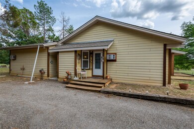 154 Carey Ln, Springtown, TX 76082 - photo 3