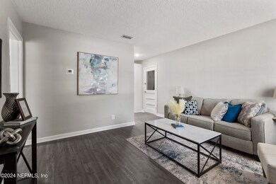 8963 Macarthur Ct S, Jacksonville, FL 32216 - photo 7