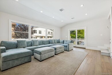 992 Dartmouth Ln, Woodmere, NY 11598 - photo 5