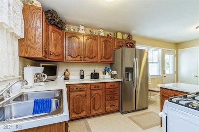108 Walnut Dr, Newton, IA 50208 - photo 5