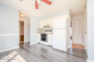 Eat-In Kitchen