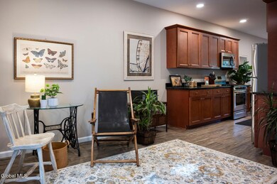 166 Jefferson St unit 4, Saratoga Springs, NY 12866 - photo 4