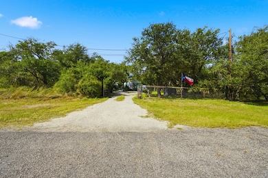 1003 Rowe St, Rockport, TX 78382 - photo 6
