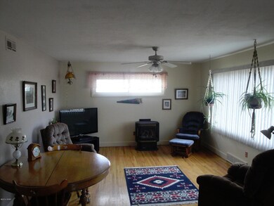 Living Rm w/ Gas Fireplace