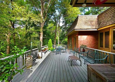 REAR DECK IDEAL FOR ENTERTAINING
