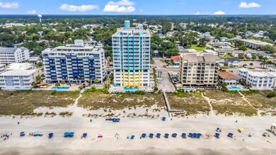 Bird's eye view of a pool and local beach