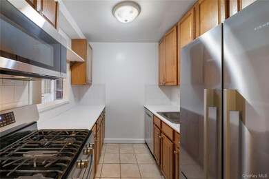 The Raymont unit 7G, Bronx, NY 10463 - photo 3
