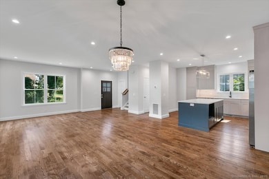 410 Alba Ave, Bridgeport, CT 06606 - photo 6