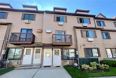 26A Gardenia Ln unit 96, Staten Island, NY 10314 - photo 2