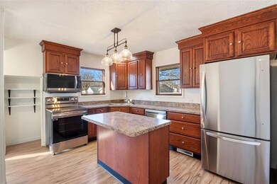 1116 10th St NW, Cedar Rapids, IA 52405 - photo 6