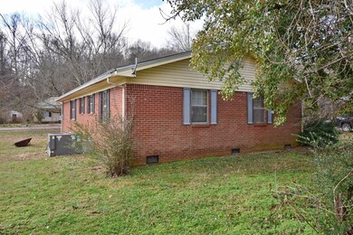 246 Meadow Brook Dr, Linden, TN 37096 - photo 5