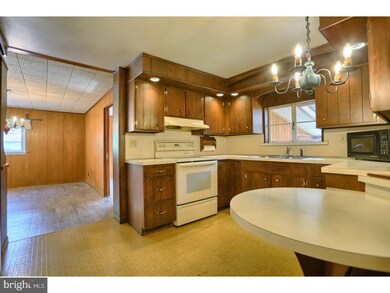 405 Parkside Ave, Reading, PA 19607 - photo 7