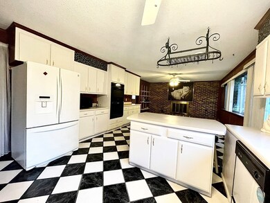 1512 E College St, Bainbridge, GA 39819 - photo 6