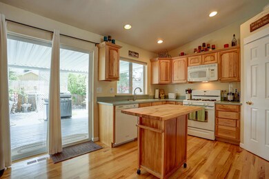 1610 NW Spruce Place, Redmond, OR 97756 - photo 6