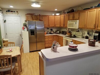 40 Brook St, Rensselaer, NY 12144 - photo 4