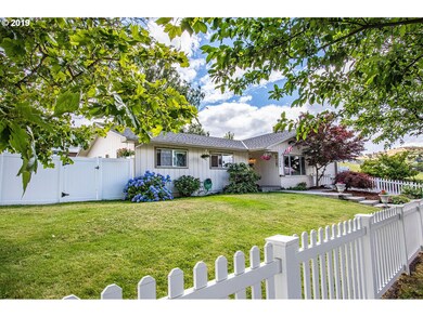 1506 E 19th St, the Dalles, OR 97058 - photo 2