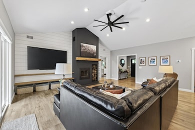 208 Iris St, Saint Paul, MN 55115 - photo 7