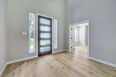 703 W 42nd St, Houston, TX 77018 - photo 5