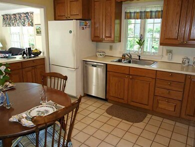 7 Briarwood Dr, Barrington, RI 02806 - photo 5