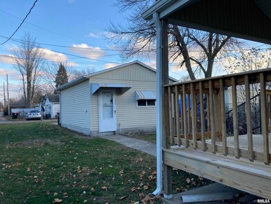 114 N Sherman St, Lincoln, IL 62656 - photo 2
