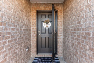 4-web-or-mls-370 Merlin Ct Exterior-4