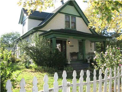 WHITE PICKET FENCE