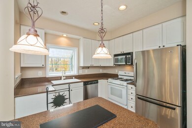 8816 Country Oak Dr, Odenton, MD 21113 - photo 6