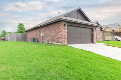2201 SE 5th St, Moore, OK 73160 - photo 3
