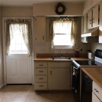 5641 Wood Ln, Allentown, PA 18106 - photo 6