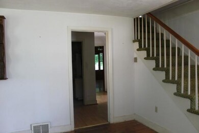 402Maplehallwayview