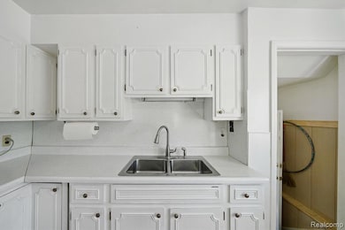 8282 Plainview Ave, Detroit, MI 48228 - photo 6