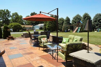 435 Hemlock Ln, Nazareth, PA 18064 - photo 3