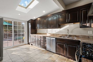 731 East St, Dedham, MA 02026 - photo 3