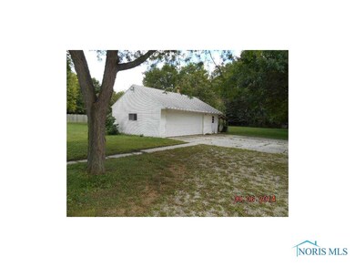 Detached Garage.