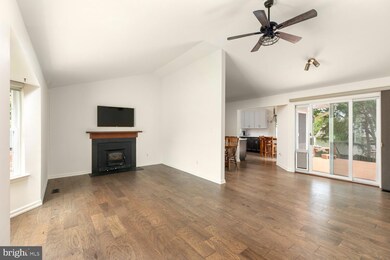 1453 Kingsvale Cir, Herndon, VA 20170 - photo 7