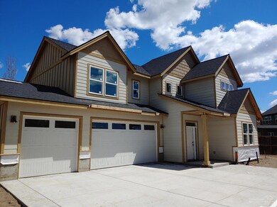 1426 NW Upas Ave, Redmond, OR 97756 - photo 2