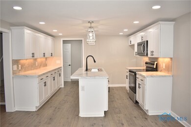 423 Henry St, Woodville, OH 43469 - photo 3