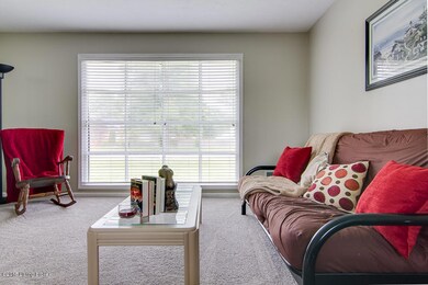 8108 Cortland Dr, Louisville, KY 40228 - photo 5