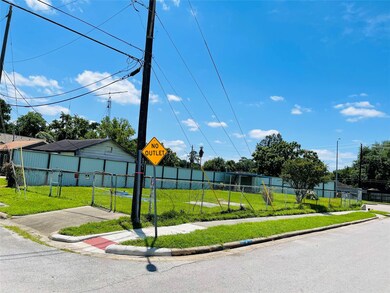 891 Chas Ln, Houston, TX 77091 - photo 4