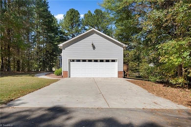 3339 Kennedy Rd, Thomasville, NC 27360 - photo 5