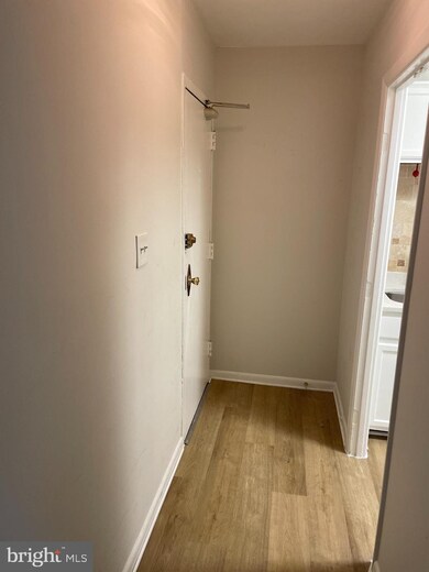 3790 Lyndhurst Dr unit 203, Fairfax, VA 22031 - photo 4