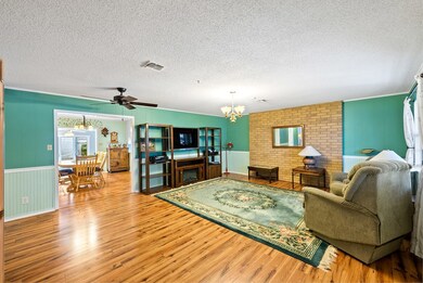 101 E Grothe St, Fredericksburg, TX 78624 - photo 2