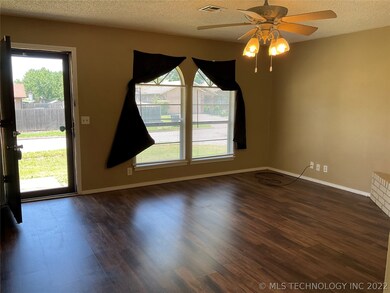1237 W Memphis St, Broken Arrow, OK 74012 - photo 3