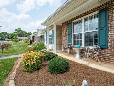 107 Oakmont Cir, High Point, NC 27263 - photo 3