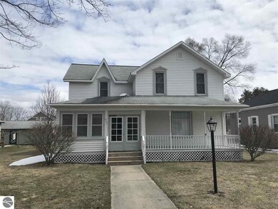 407 Pine St, Elk Rapids, MI 49629 - photo 2