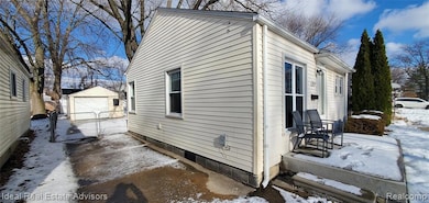 545 E Dallas Ave, Madison Heights, MI 48071 - photo 2